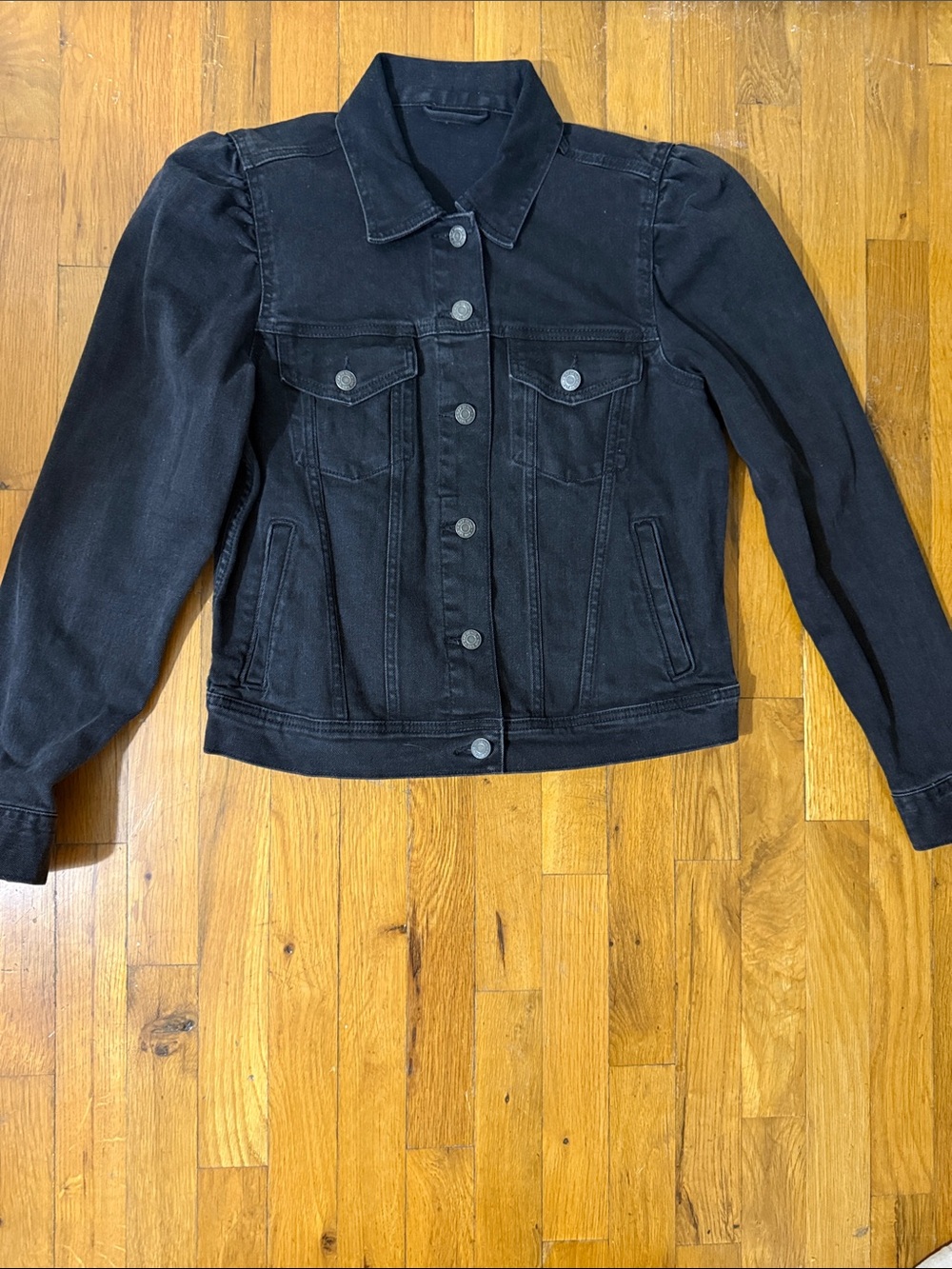 Like New Gap Black Women's Denim Jacket - Classic Button Front